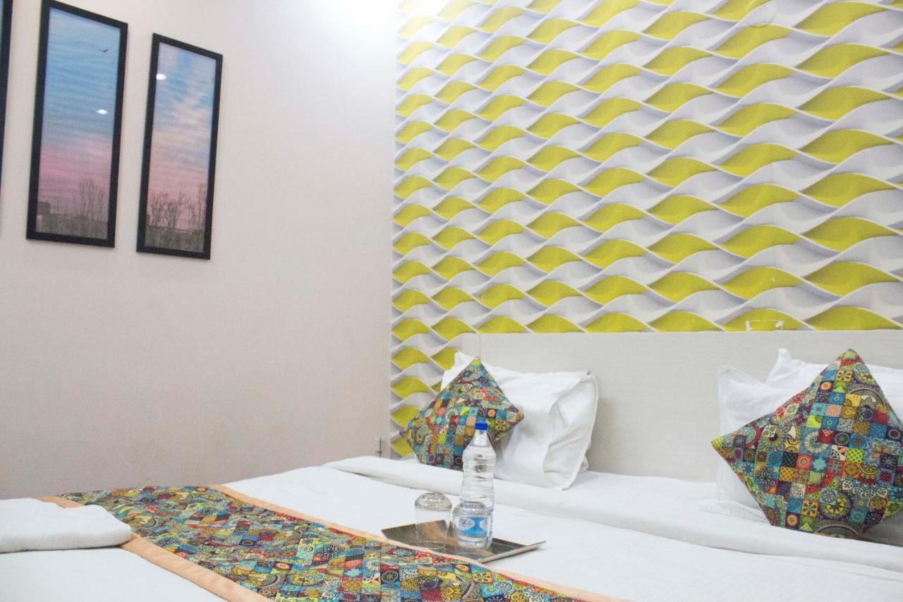 Jsb Hotel Faridabad Eksteriør billede