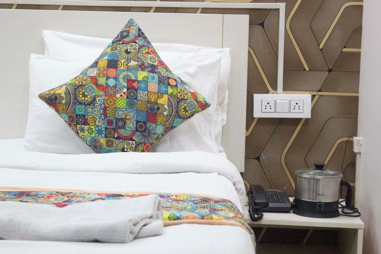 Jsb Hotel Faridabad Eksteriør billede