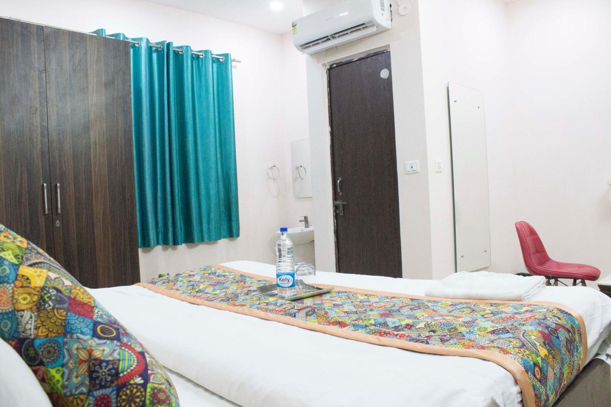 Jsb Hotel Faridabad Eksteriør billede